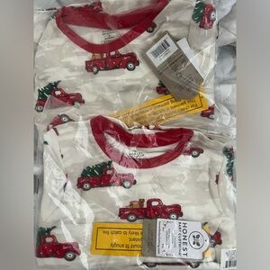 Honest organic holiday pajama sets (2)